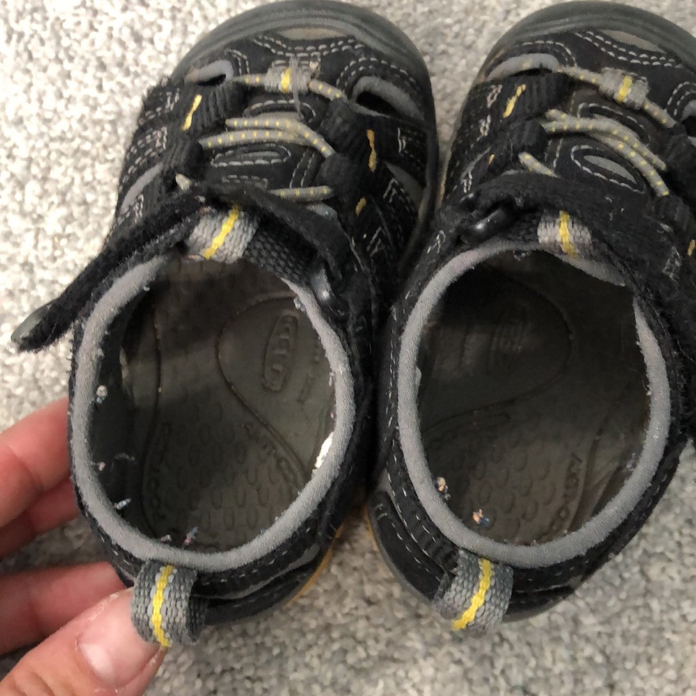 Keen size 5 toddler shoes - Picture 6 of 6